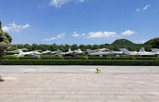 加强情感调控　实施快乐教学